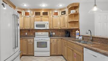 Townhome, Multiple Beds (Woodland Shores #1) | Private kitchen