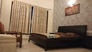 Standard Single Room, Balcony, Pool View | Desk, free WiFi