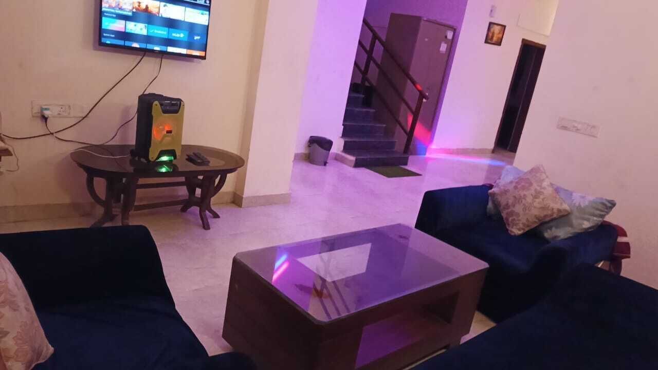 Standard-Einzelzimmer, Balkon, Poolblick | Wohnbereich