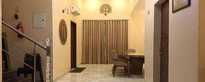 Habitació individual estàndard, balcó, vistes a la piscina | Sala d'estar