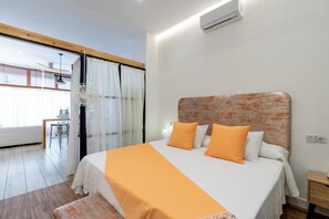1 bedroom, iron/ironing board, WiFi, bed sheets - Little Palace, private Jacuzzi. (Sevilla)