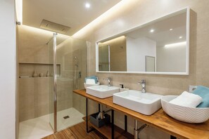 Shower, jetted tub, hair dryer, bidet