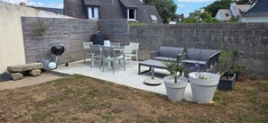 Outdoor dining - Bright and pretty renovated house in the center of Trégunc (Trégunc)