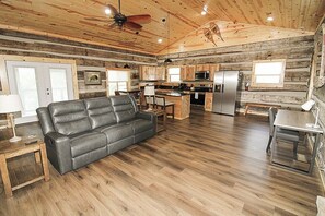 Smart TV, fireplace - Lover's Escape - Private Antique Log Cabin with Panoramic Mountain Views (Gatlinburg)