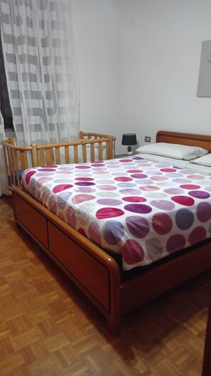 3 bedrooms, iron/ironing board, free WiFi, bed sheets