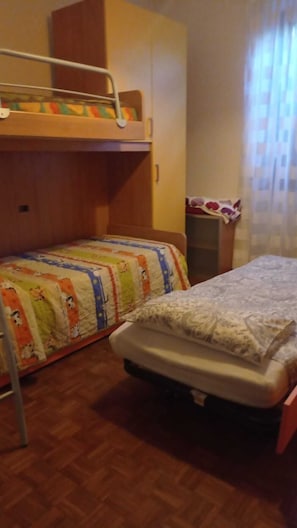 3 chambres, fer et planche à repasser, Wi-Fi gratuit, draps fournis