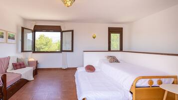 4 bedrooms, free cribs/infant beds, bed sheets