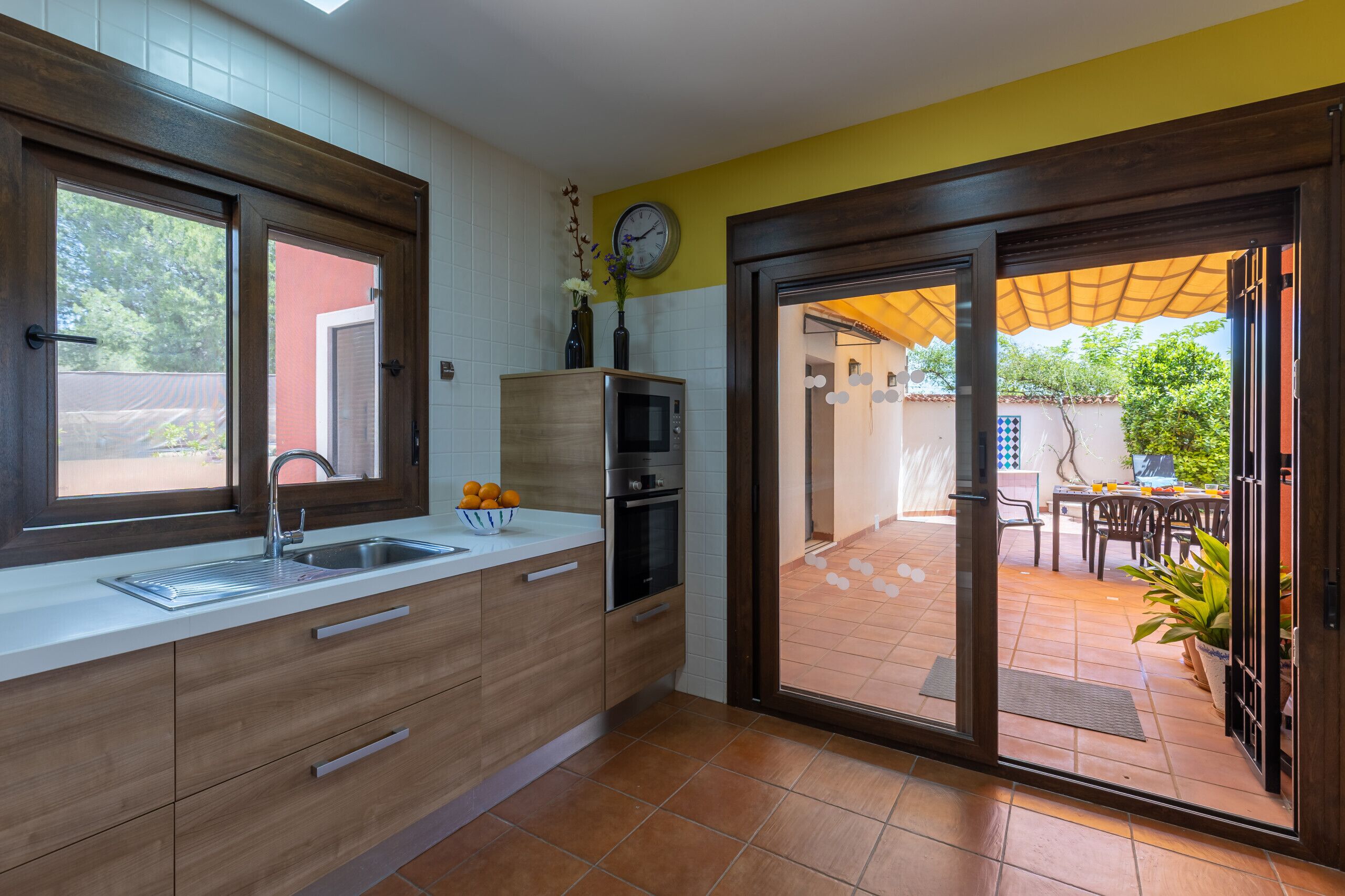 Microwave, dishwasher, coffee/tea maker, cookware/dishes/utensils