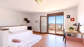 4 bedrooms, free cribs/infant beds, bed sheets