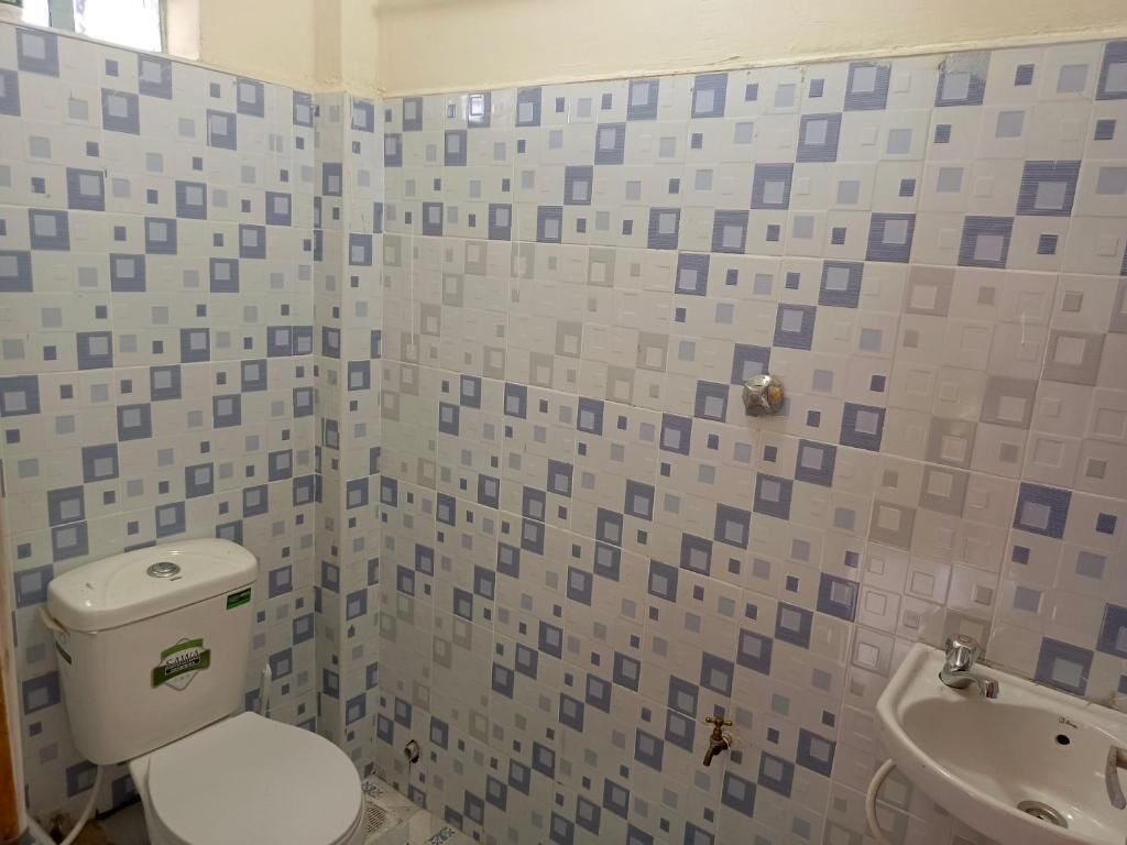 Classic Studio Suite, City View | Bathroom | Shower, free toiletries, slippers, towels