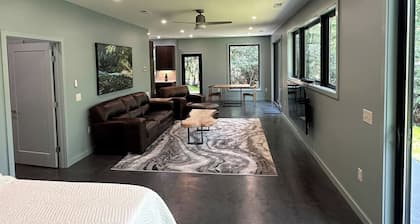 Secluded Mountain Escape | River • Hot Tub • Waterfalls • Mountain Views