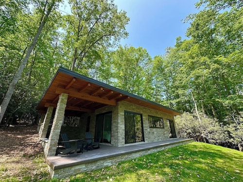 Secluded Mountain Escape | River • Hot Tub • Waterfalls • Mountain Views