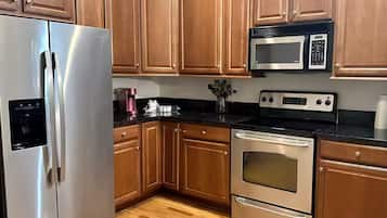 Refrigerador, microondas, horno y lavavajillas
