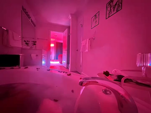 Red room in Charlotte, themed house for adults