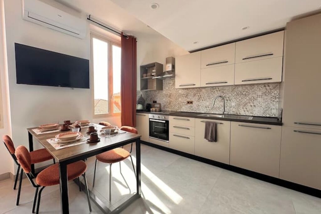 冰箱、微波炉、烤箱、炉灶