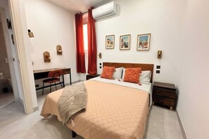 1 Schlafzimmer, Schreibtisch, Bügeleisen/Bügelbrett, Reisekinderbett