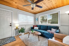 Living area - Elegant, Artsy Home in N. Royal Oak! (Royal Oak)