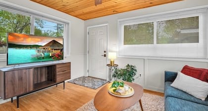 Elegant, Artsy Home in N. Royal Oak!