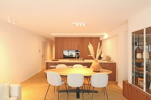 Apartment | Dining - Apartment in Het Zoute Near the Beach (Knokke-Heist)