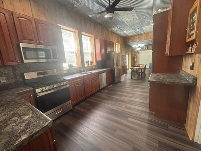 1st Floor 2BR Downtown + 2 Parking Spaces