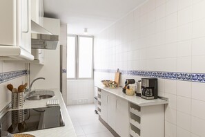 Microondas, horno, placa de cocina, lavavajillas