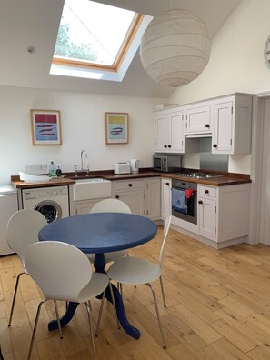 Dining - Delightful Norfolk countryside barn with free parking & WiFi, dog friendly too (Norwich)