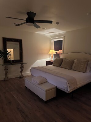 3 slaapkamers, een kluis op de kamer, een strijkplank/strijkijzer, wifi