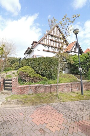 Villa | Exterior - Villa in Het Zoute Near Zeedijk Promenade (Knokke-Heist)