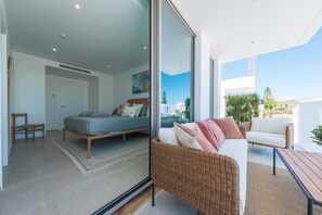 2 quartos, cofres nos quartos, ferros/tábuas de passar roupa