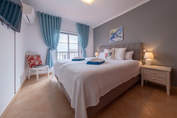 2 bedrooms, in-room safe, iron/ironing board, travel crib