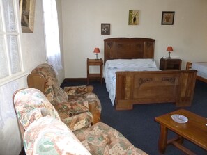 2 Schlafzimmer, Bügeleisen/Bügelbrett, Bettwäsche