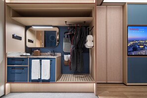 A compact bathroom with a mirror, towel rack, and a sink with a towel. - Intercity Hotel Shanghai Hongqiao Airport (Shanghai)