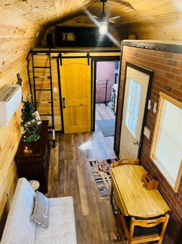 Lovely Little Cabin in the Woods