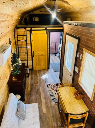 Lovely Little Cabin in the Woods