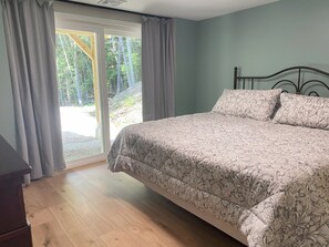 4 bedrooms, desk, free WiFi, bed sheets