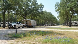 Property grounds - Deluxe Covered RV PAD (Seven Points)