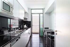 Fridge, microwave, oven, stovetop - GuestReady - Relaxing Funchal Retreat (Funchal)