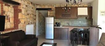 Charming Stone House in Psakoudia, Halkidiki – A Peaceful Getaway.
