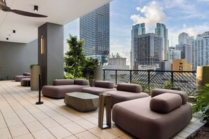 Terrace/patio - 4010 - Bright & Comfy Studio with Pool & Gym in Miami Downtown (Miami)