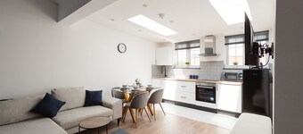 2Bed Executive Pad by Traboule Properties LTD
