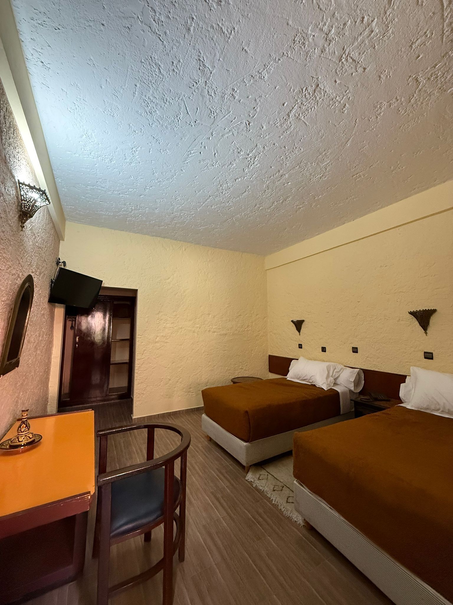 Egyptian cotton sheets, premium bedding, minibar, laptop workspace