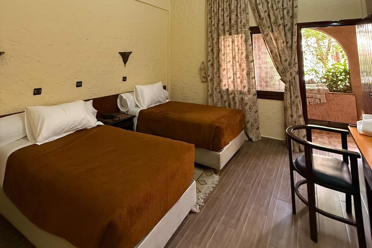 Habitación | Sábanas de algodón egipcio, ropa de cama de alta calidad y minibar