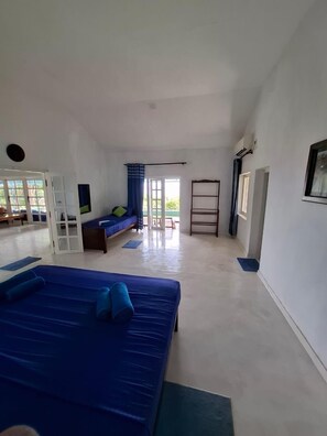 Classic Triple Room, Ocean View | Iron/ironing board, free WiFi - Shore Beach Villa (Galle)