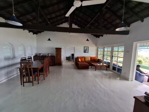 Living area - Shore Beach Villa (Galle)