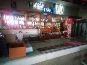 Bar (trong khuôn viên)