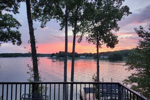 "Views to die for"/Family Friendly/Near HFB/ Dock/Kayaks/Patio/Deck/Grill/GmRm