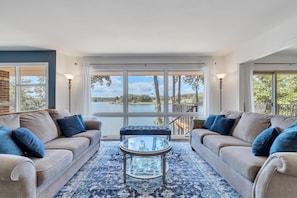 TV - "Views to die for" Near HFB/Dock/Kayaks/Patio/Deck/Grill/GmRm/FirePit/Families! (Moneta)