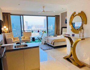 1 dormitori, planxa i posts de planxar, wifi i roba de llit 