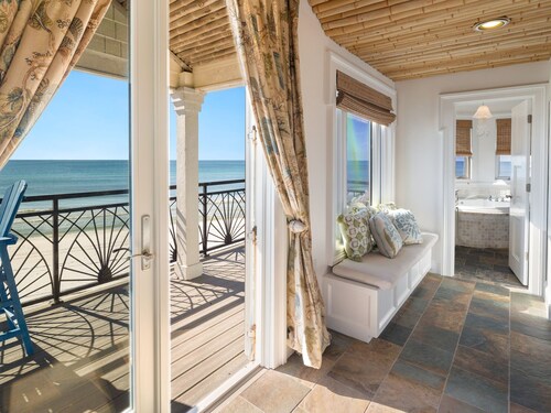 Coastal Gains: Where the Gulf is Your Backyard!