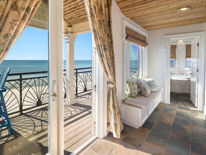 Coastal Gains: Where the Gulf is Your Backyard!